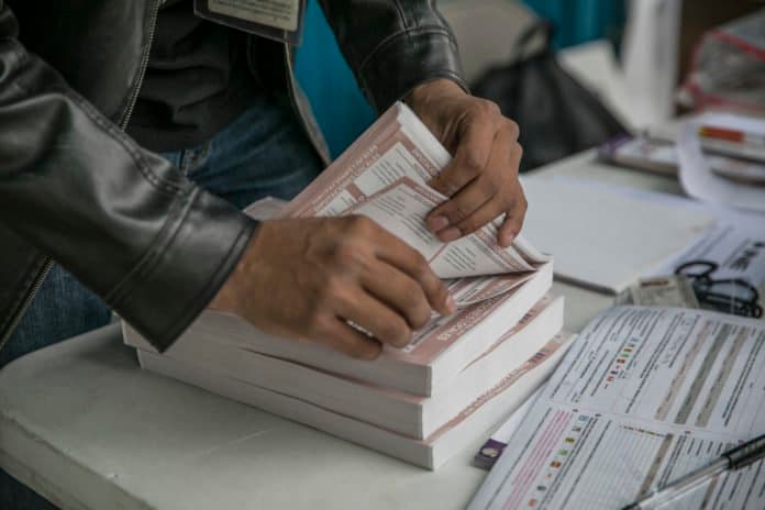 Morena se queda con las gubernaturas de Puebla y Baja California