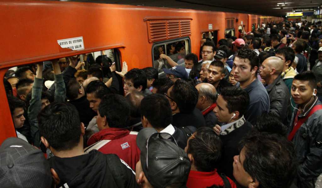 Alumnos del IPN desarrollan sistema para conocer la afluencia del metro