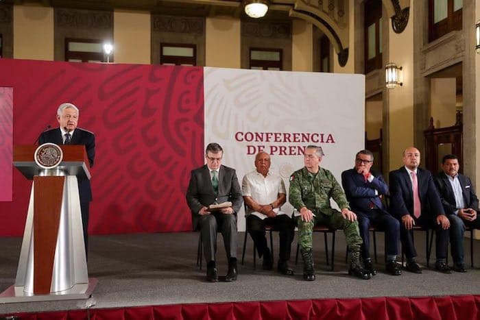 AMLO y Ebrard presentan equipo para regular la migración
