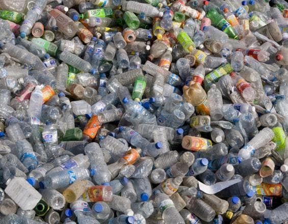 Podrías estar consumiendo plásticos a través del agua potable