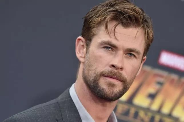 Chris Hemsworth revela un video cantando en el set de Avengers
