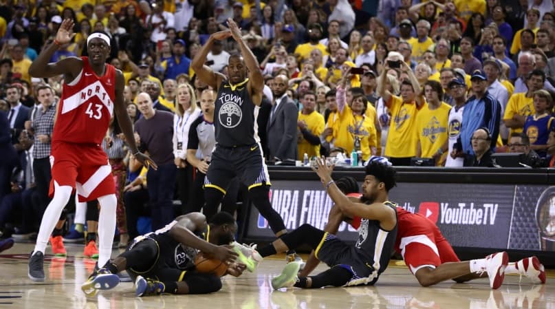 Nos reímos de los memes por el tiempo fuera inexistente en la final de la NBA