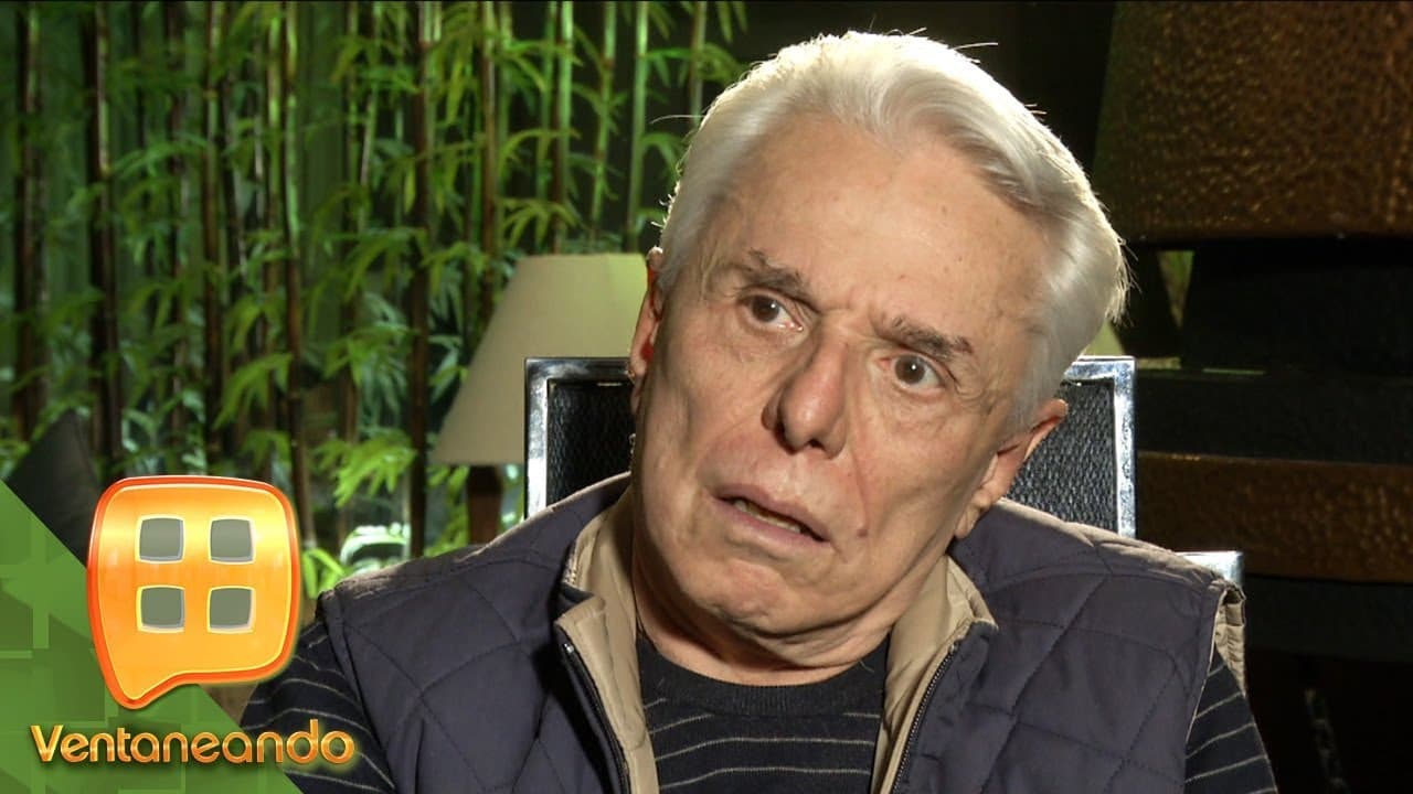 Fan toma desprevenido a Enrique Guzmán y lo besa en la boca