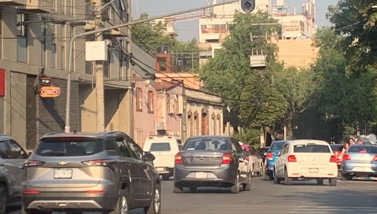 Activan doble Hoy No Circula por contingencia ambiental este jueves 23 de mayo, ¿qué autos no circulan?