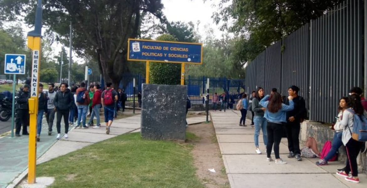 Encapuchados cierran FCPyS en la UNAM por Ricardo Anaya