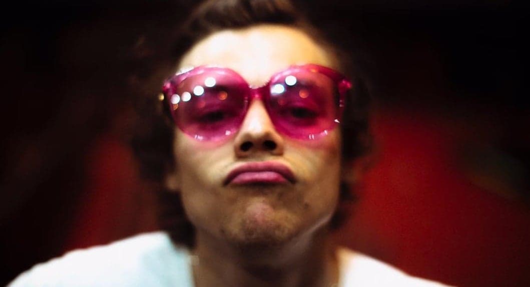 Harry Styles enciende el Internet al vestir un tutú rosa