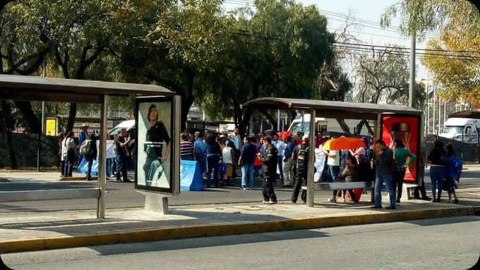 Trabajadores administrativos de la UNAM bloquean la Av Insurgentes