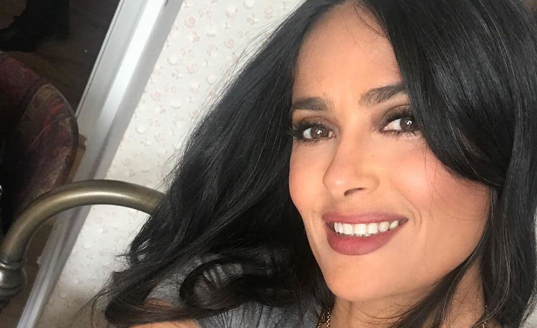 Salma Hayek celebra el ‘Black Friday’ con una polémica foto