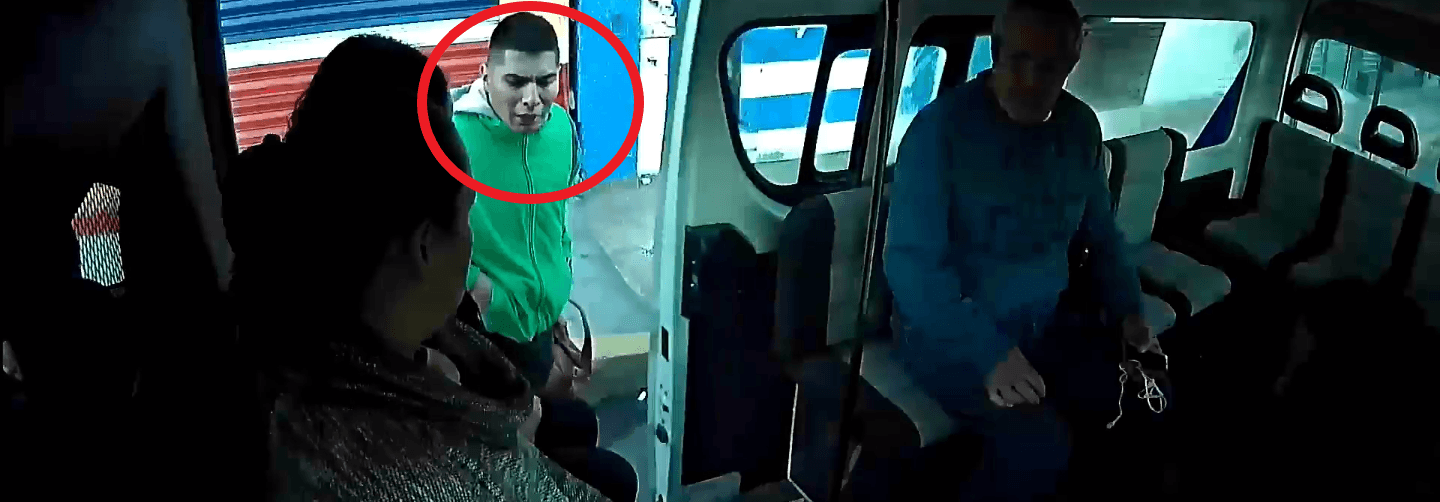 Estudiante ruega a ladrón no robar su mochila durante asalto en Ecapetec