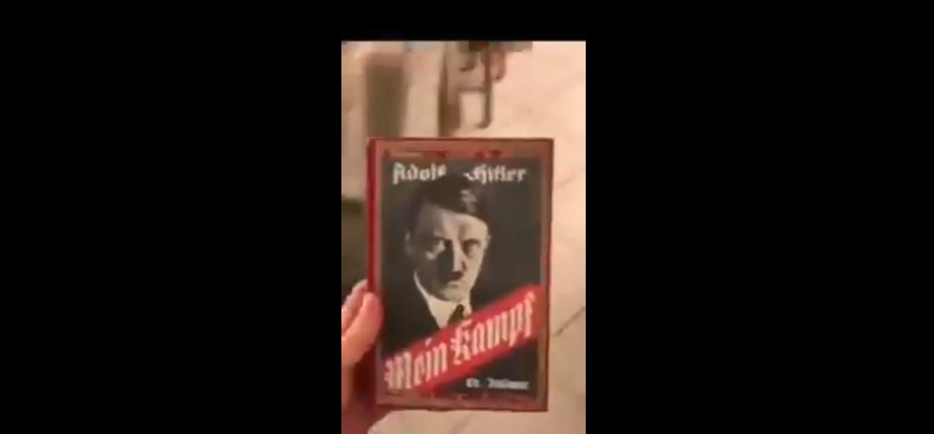 Niño recibe libro de Hitler en vez de Minecraft como regalo