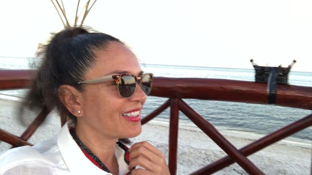 Yolanda Andrade recibe bendición de Papa Francisco