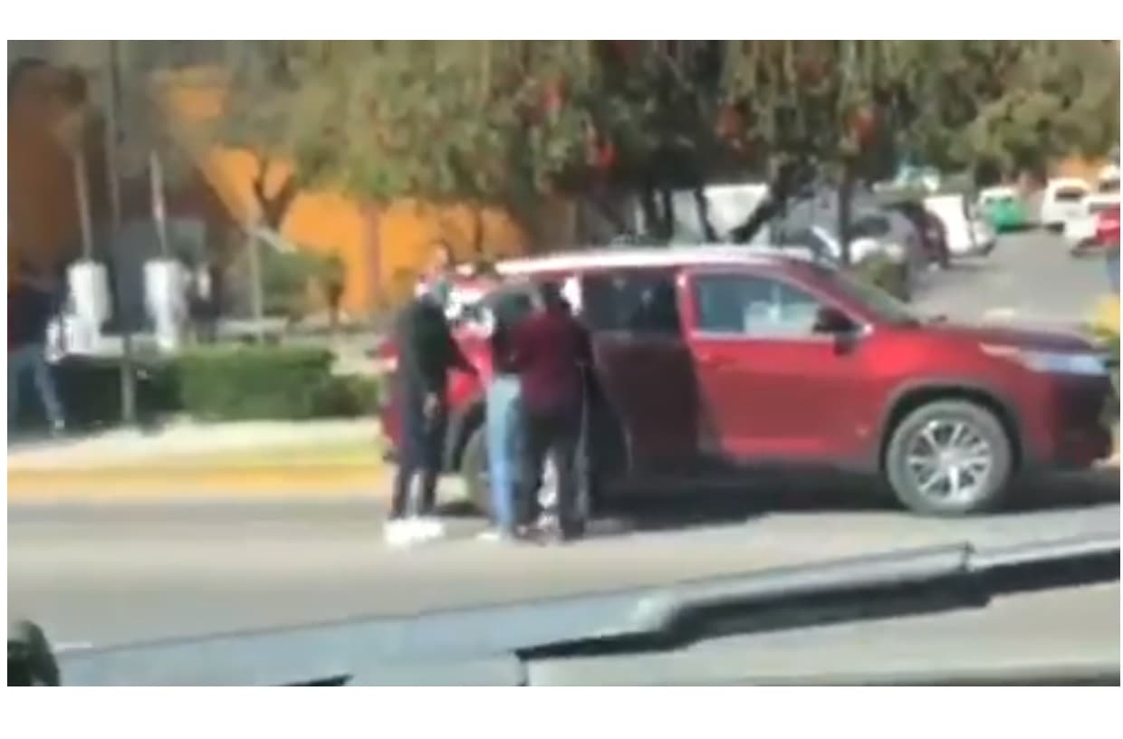 Así despojaron a una familia de su camioneta en Guanajuato, a pleno día 