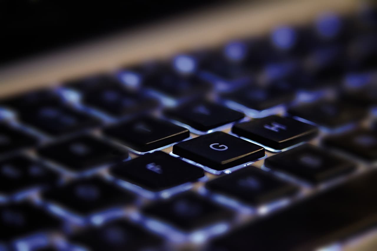 Cómo limpiar el teclado de tu computadora sin dañarlo