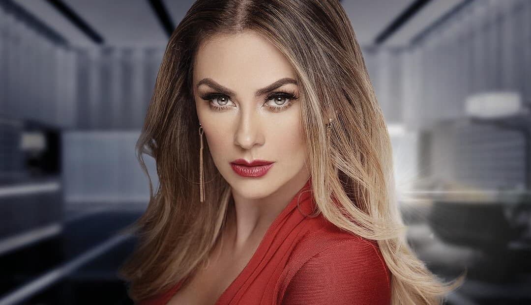Aracely Arámbula comparte foto desnuda en la bañera