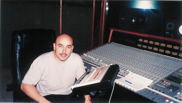 Lupillo Rivera olvida a Belinda y manda ramo de flores a conductora