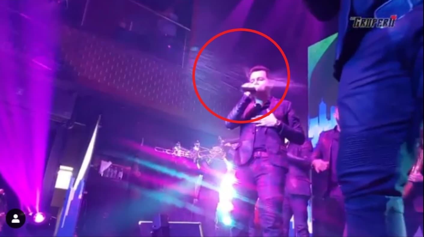 Cantante de La Adictiva recibe botellazo en la cara a medio concierto