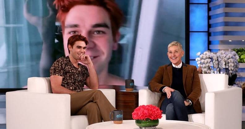 Actor de Riverdale se desnuda para Ellen