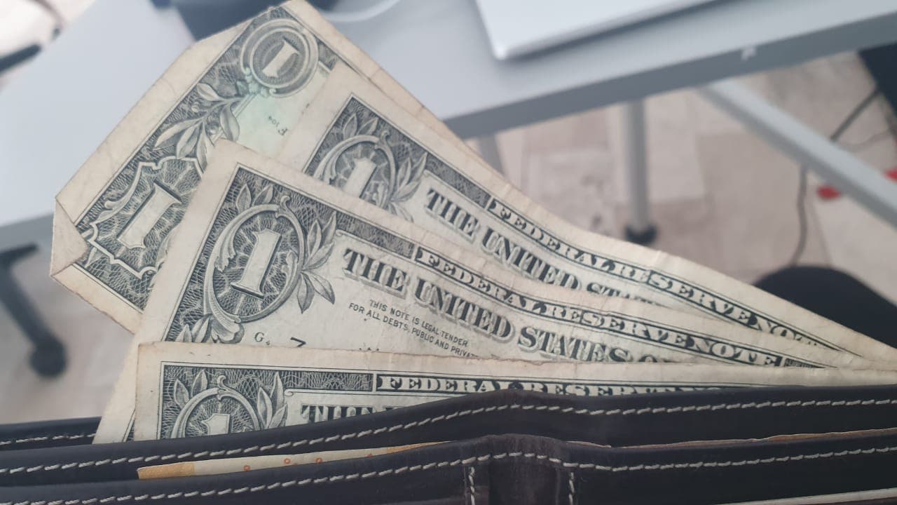 Dólar llegaría a 25 pesos por crisis económica y coronavirus