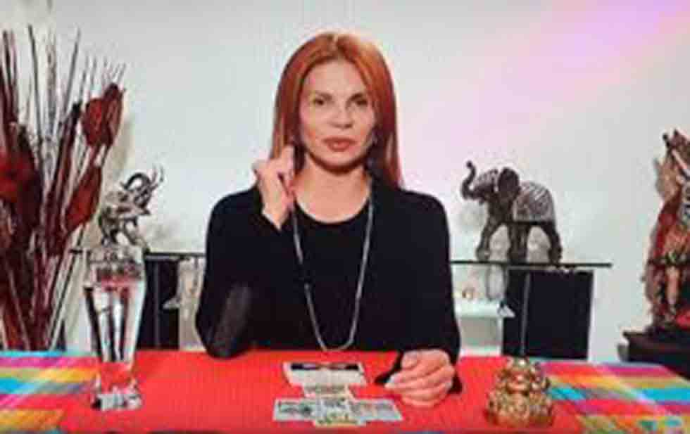 <div>Mhoni Vidente dice que predijo el Óscar de Guillermo del Toro</div>