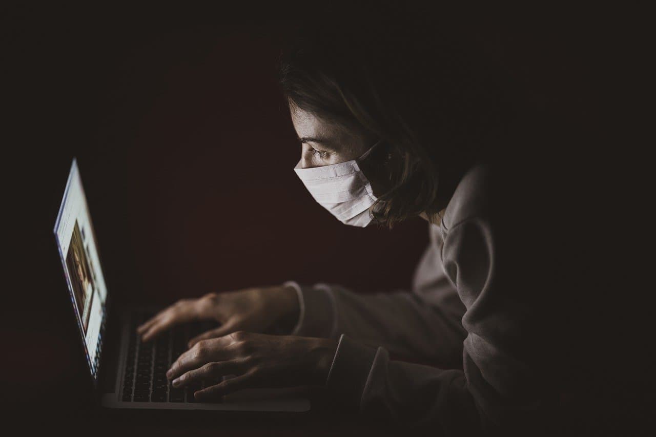YouTube restringirá videos de teorías conspirativas sobre coronavirus