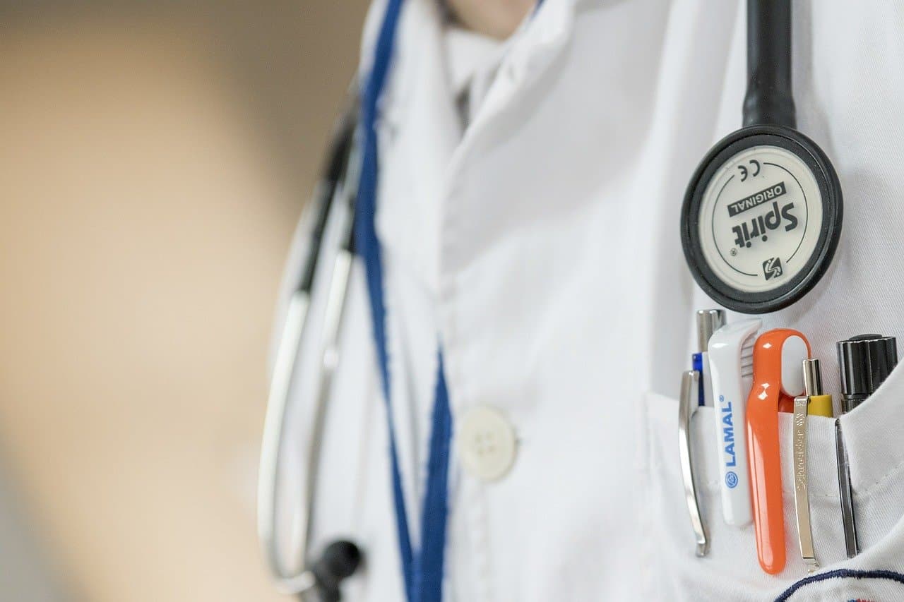 Médicos denuncian ataques y agresiones por todo México