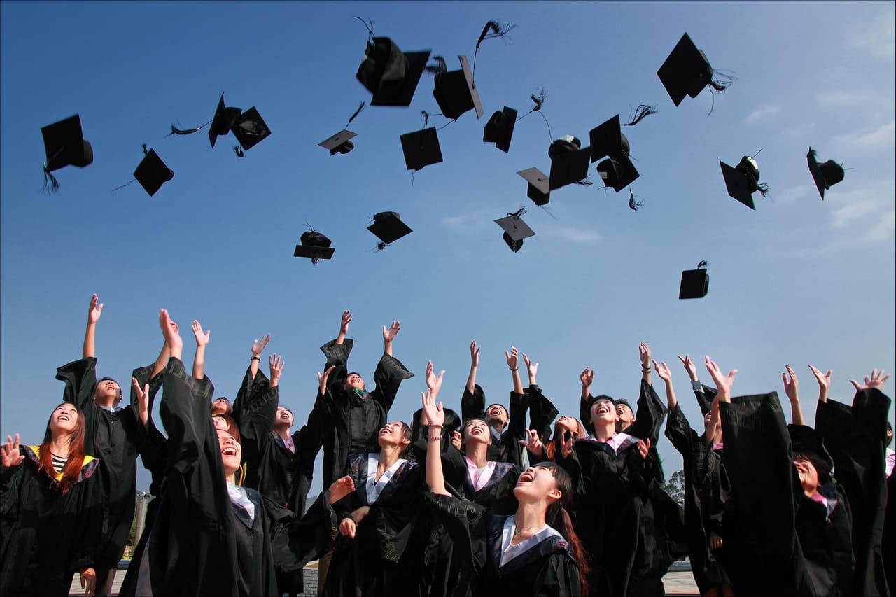 España imita a Italia y aprueba ciclo escolar a todos sus alumnos