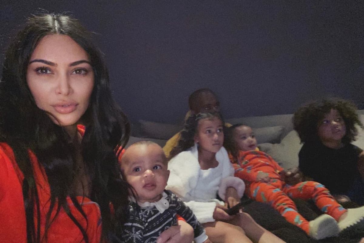 Kim Kardashian con problemas para cuidar a sus hijos en cuarentena