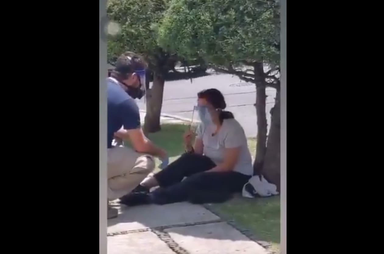Graban a mujer en Tecamachalco con síntomas de COVID-19