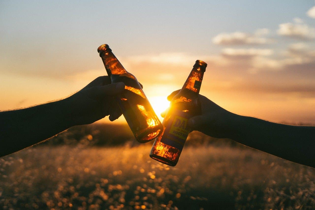 No hay cervezas gratis, este es el nuevo fraude de WhatsApp