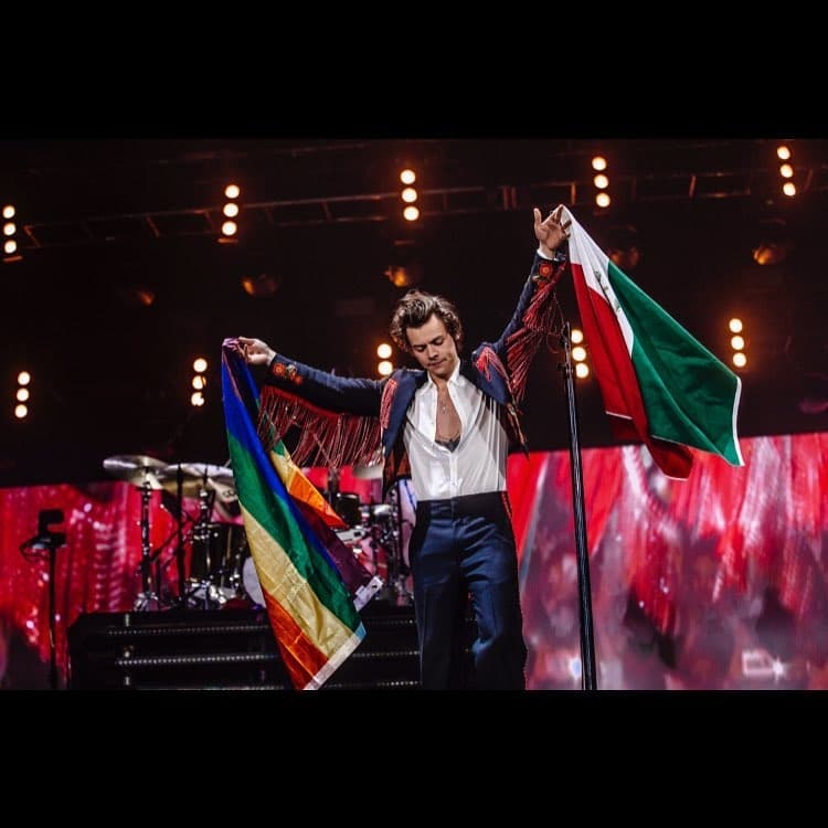 Lanzan extraña vela con olor a Harry Styles