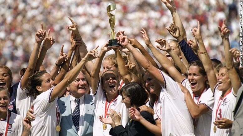 Campeonas mundiales de futbol femenil del ’99 tendrán película en Netflix