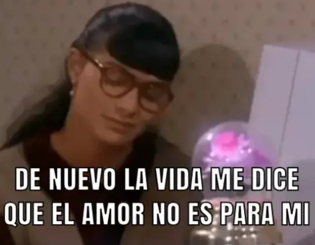 Parejas se besan en el nuevo video de Residente y los memes sufren