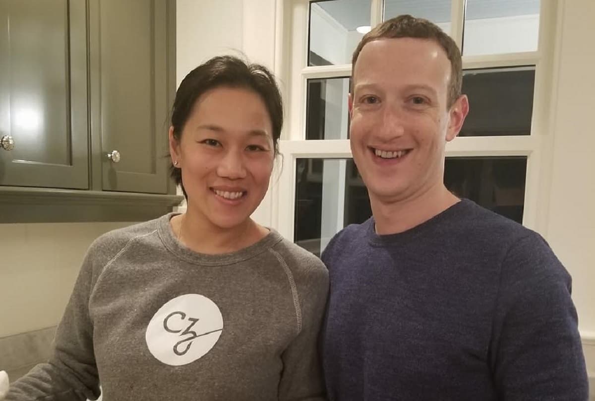 Mark Zuckerberg también sufre en cuarentena, su esposa le corta el cabello