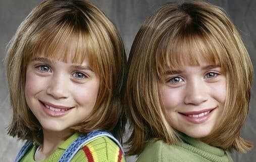Famosos que tienen hermanos gemelos y no lo sabías