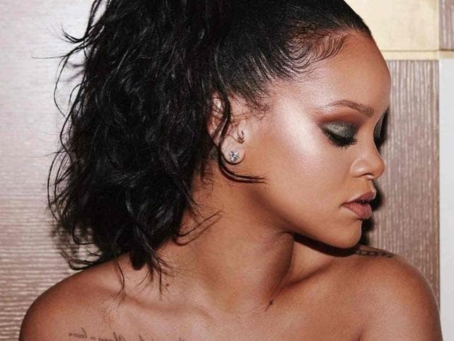 Rihanna preocupa a sus fans por lesiones en su rostro FOTOS
