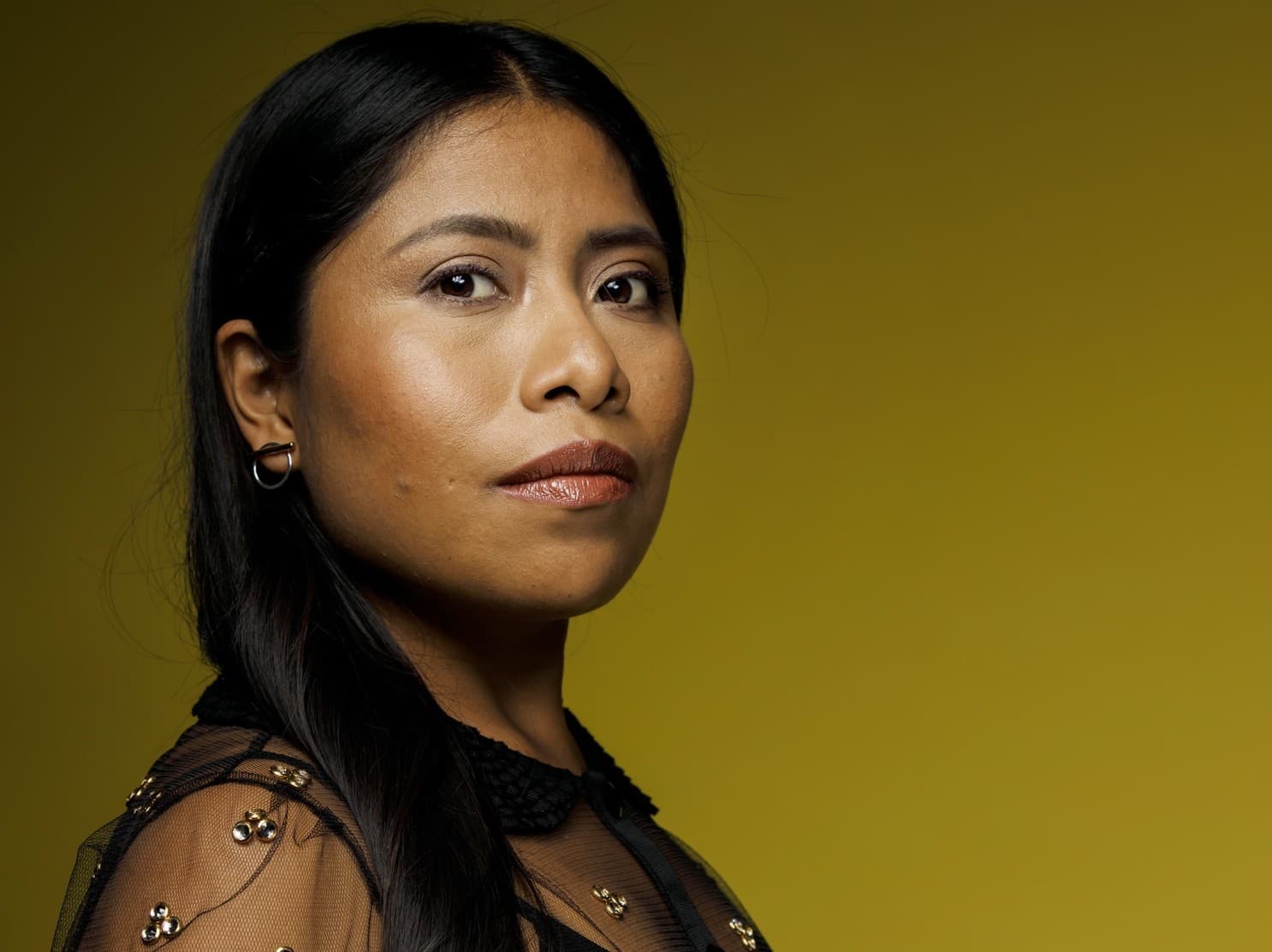 Yalitza emociona con aparición en promocional de Netflix