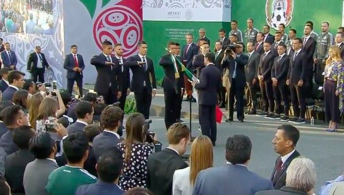 La Selección Mexicana es abanderada por Enrique Peña Nieto