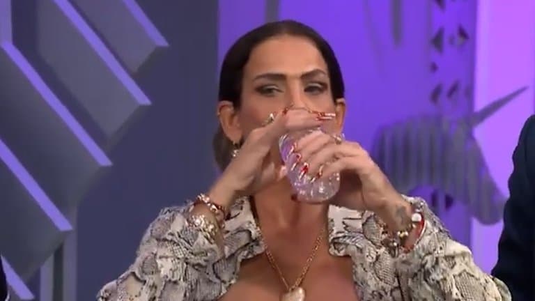 Niurka escupe a Yolanda Andrade y Montserrat Oliver en vivo (VIDEO)
