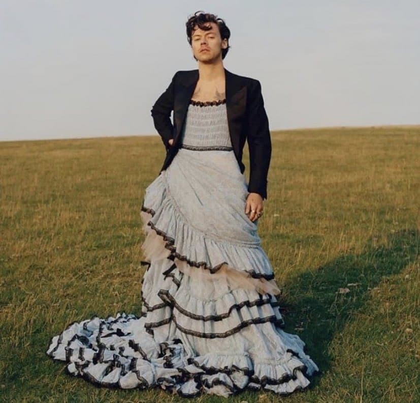 Harry Styles es criticado por ser "muy poco varonil" en la portada de Vogue