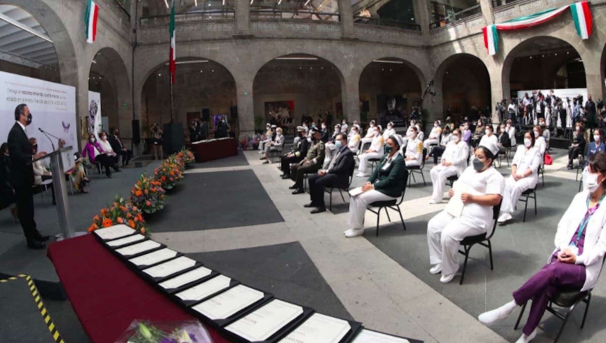 El Senado de México entrega reconocimientos a las enfermeras del país