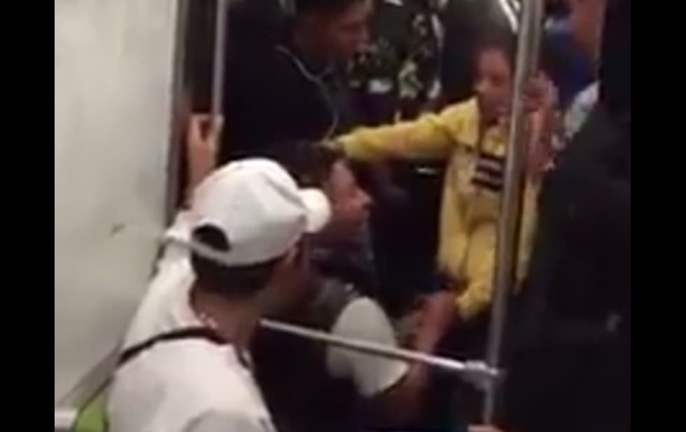 <div>En video: Da el sí en vagón del metro</div>
