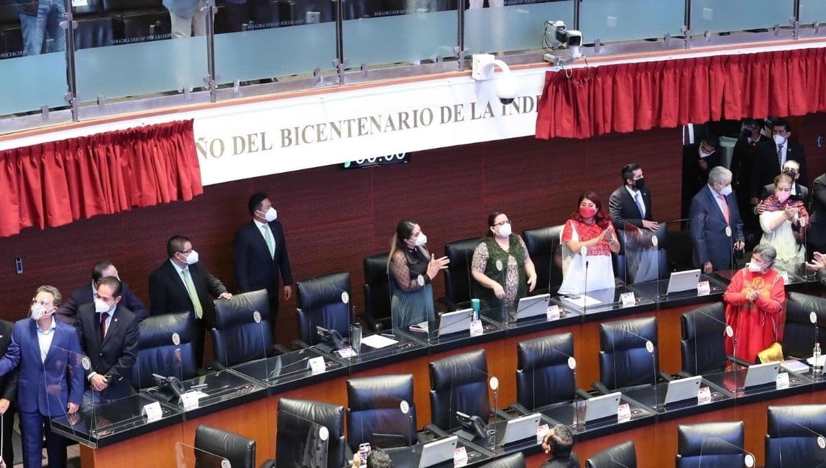 Senado de la República devela leyenda dorada para conmemorar 200 años de la Independencia