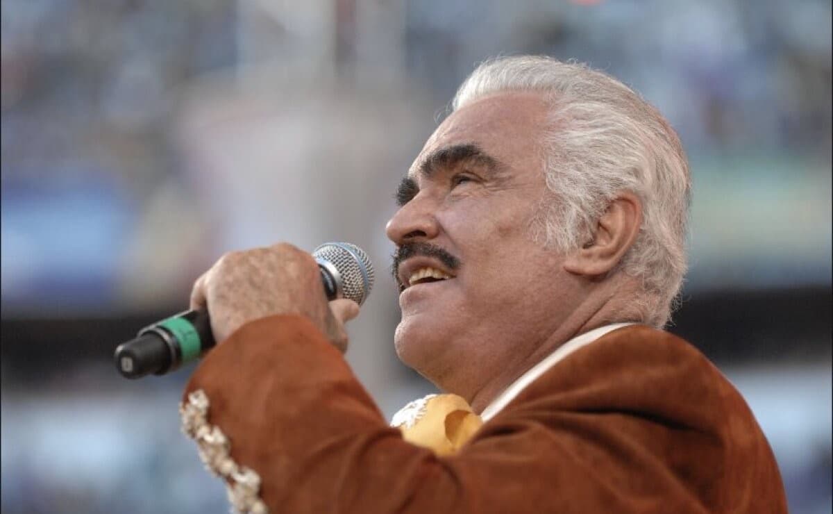 A empujones Televisa le GANA a Flor Rubio una exclusiva de la muerte de Vicente Fernández