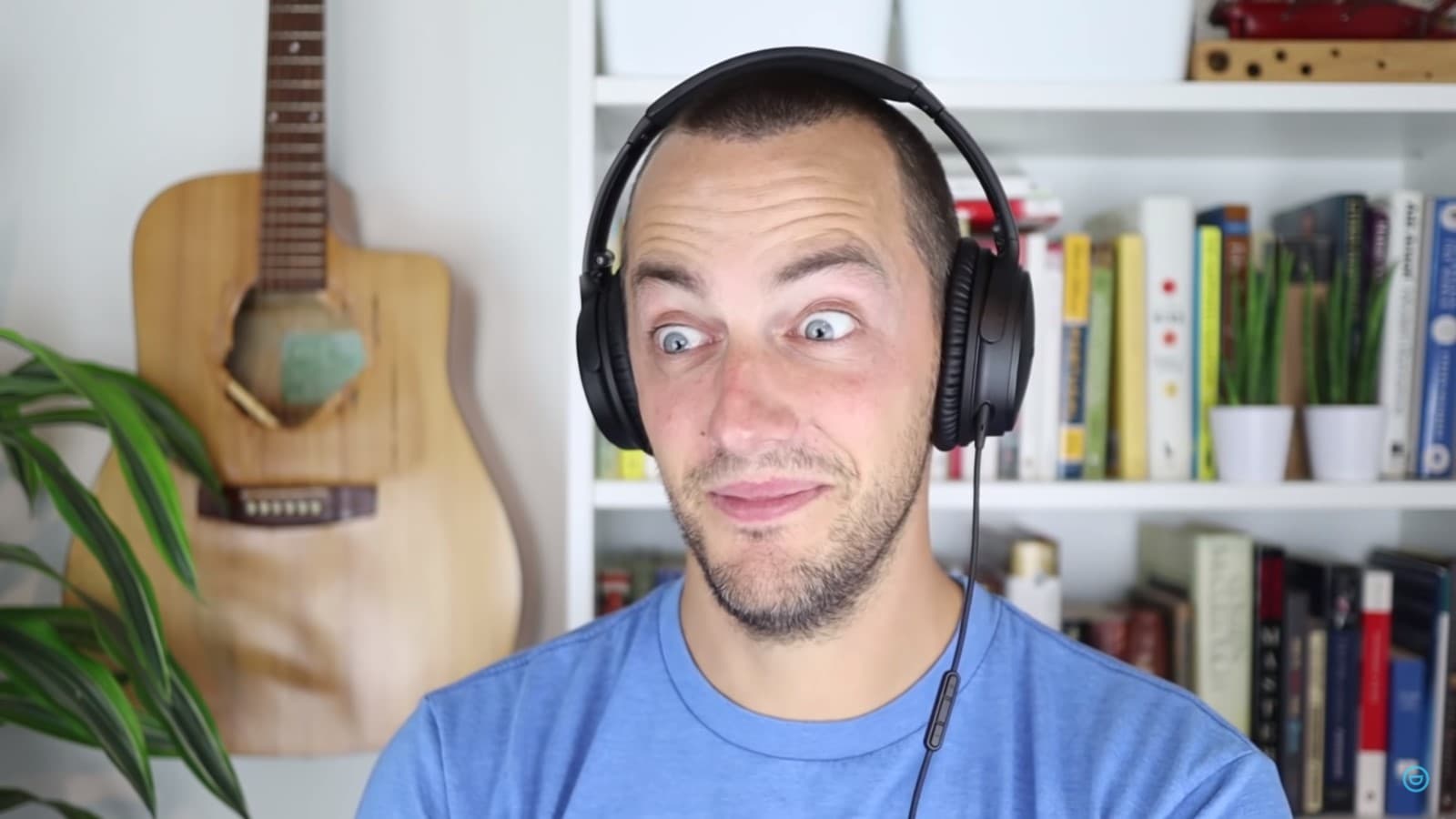 Mira a este youtuber reaccionar a Café Tacvba, Caifanes y La Maldita Vecindad
