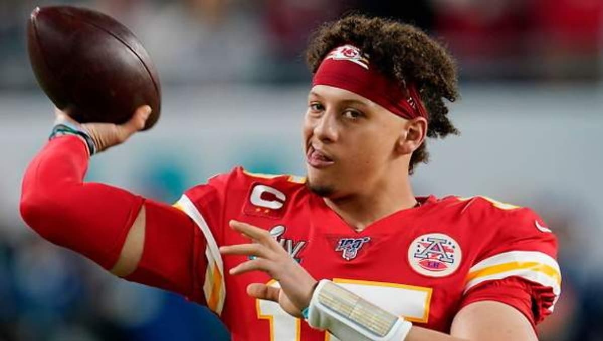 ¿Cuánto dinero tiene Patrick Mahomes, el quarterback de Kansas City Chiefs de la NFL?