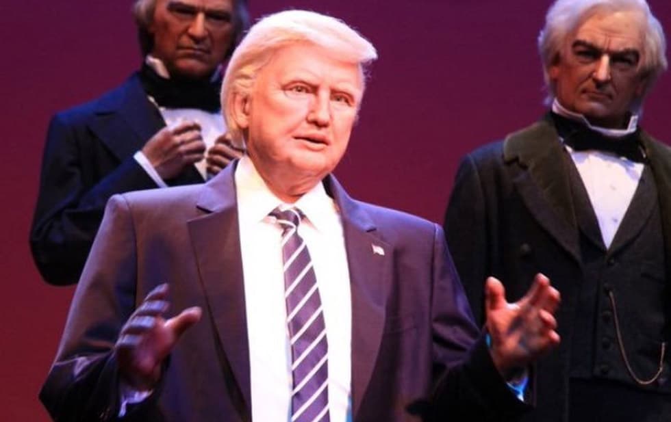 Trump hace su debut como robot