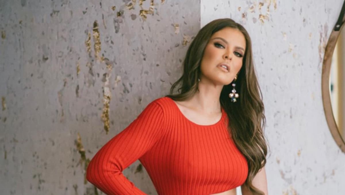 ¿Romance en TV Azteca? Vanessa Claudio lo ve solo como AMIGO pero este conductor quiere algo más