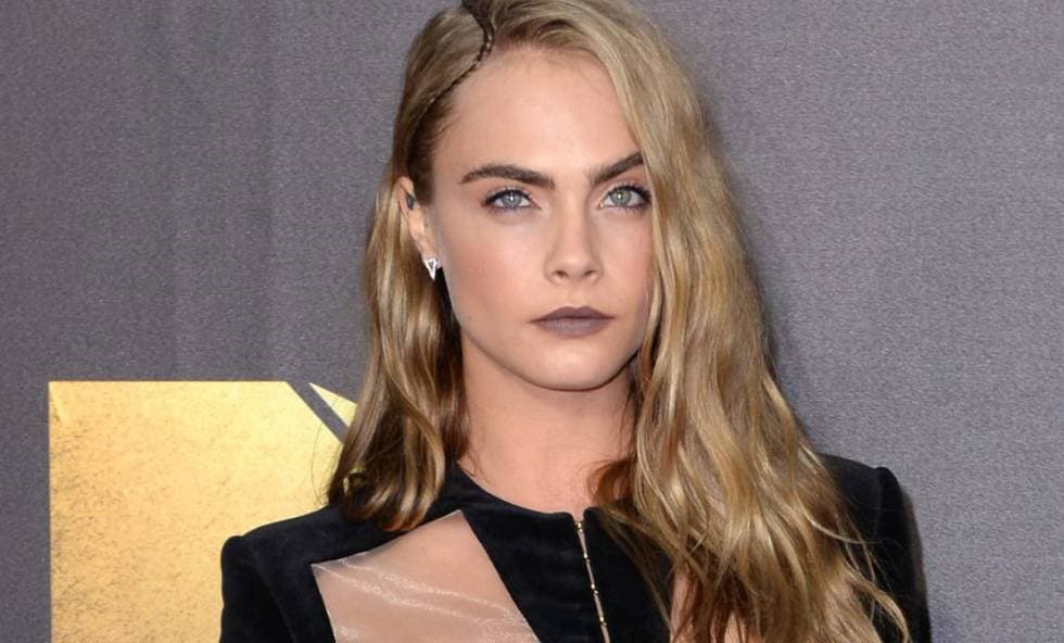 Cara Delevingne tiene un romance con actriz de Pretty Little Liars
