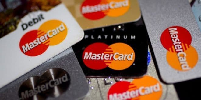 Mastercard permitirá elegir a transgéneros su identidad en sus tarjetas sin cambio legal