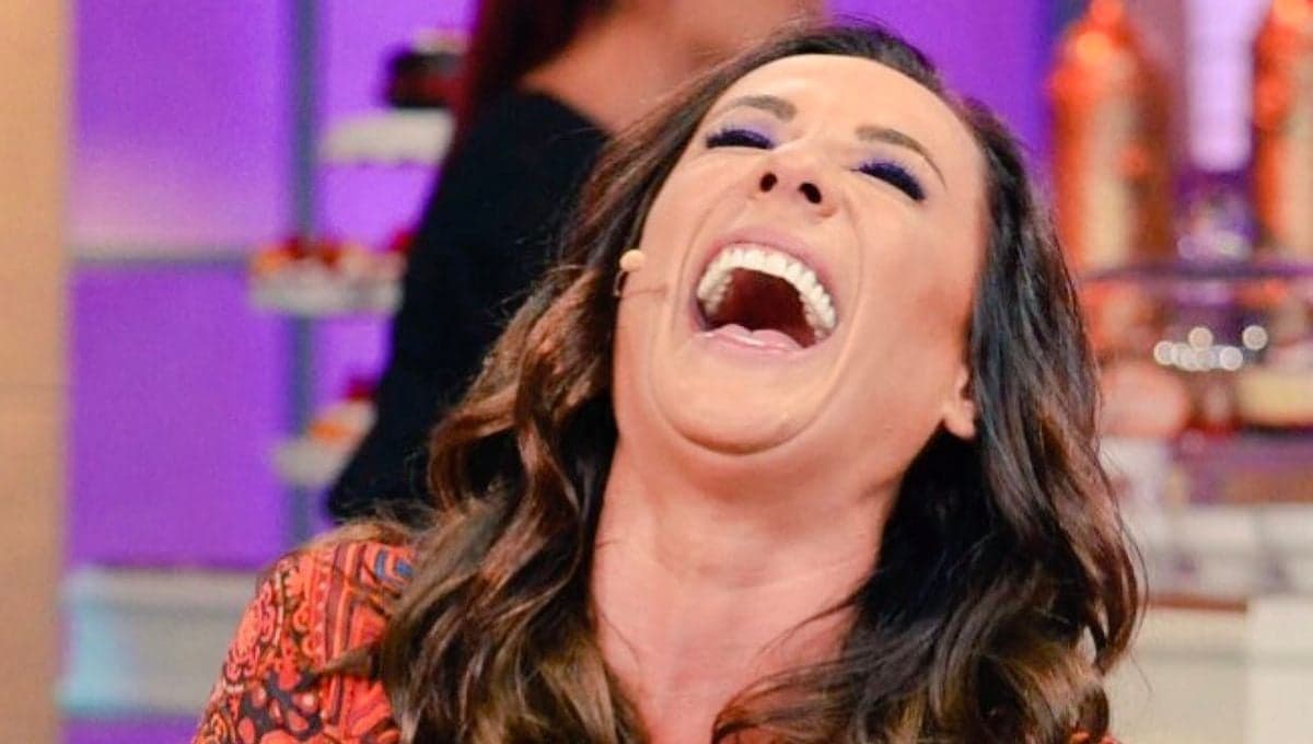 Consuelo Duval CONFIESA que se hizo pipí sobre un actor durante una obra de teatro | VIDEO